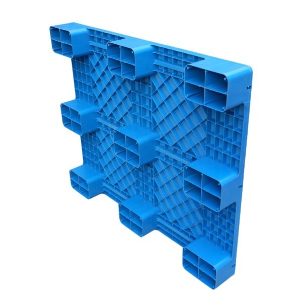 The underside of a blue flat top solid plastic pallet, used for storing and transporting paper in the printing industry, highlighting its robust structure for stable support during logistics operations.