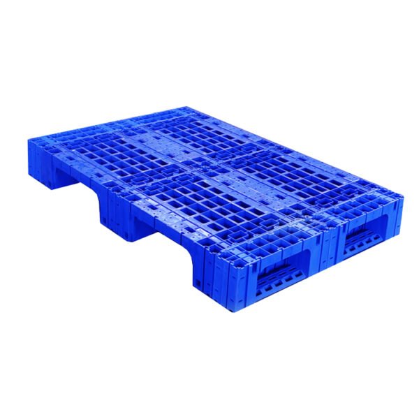 Blue 3 - runners modular plastic pallet, grid - surface and sturdy structure for practical use.
