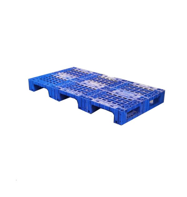 Plastic splicing pallet with reinforced three-runner base, ideal for forklift operation and heavy-duty industrial use