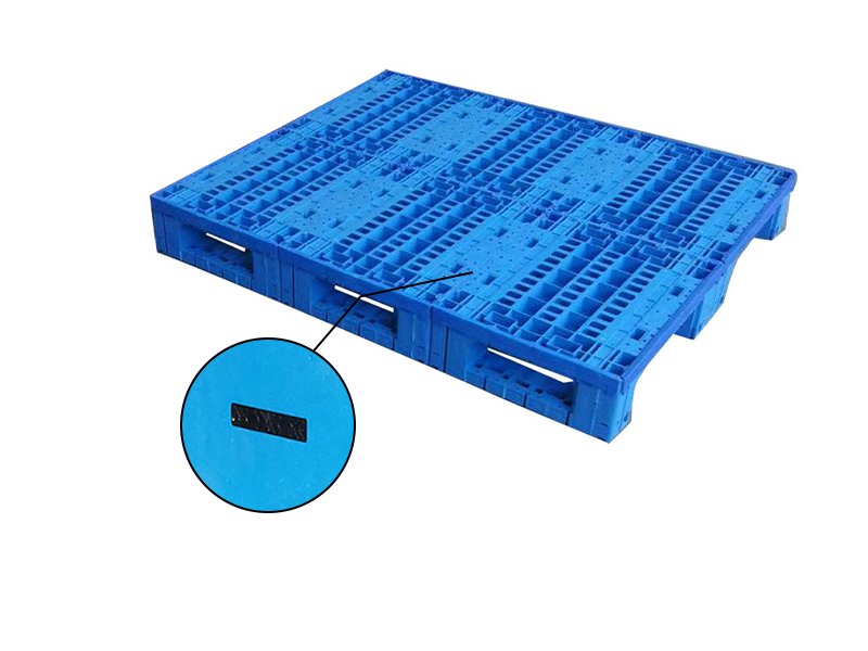 Plastic pallet made from thick HDPE with anti-slip inserts for chemical and weather resistance