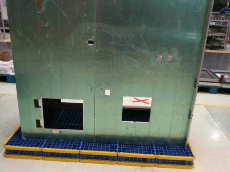 Automotive part on blue - yellow splicing modular plastic pallet.