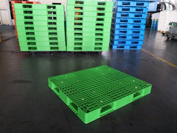 How Much Does a Plastic Pallet Cost