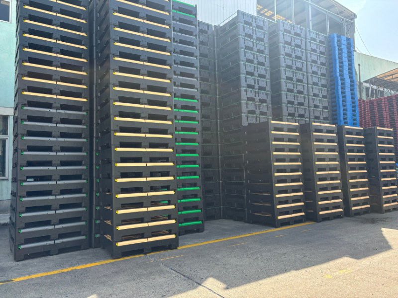 stackable pallet boxes