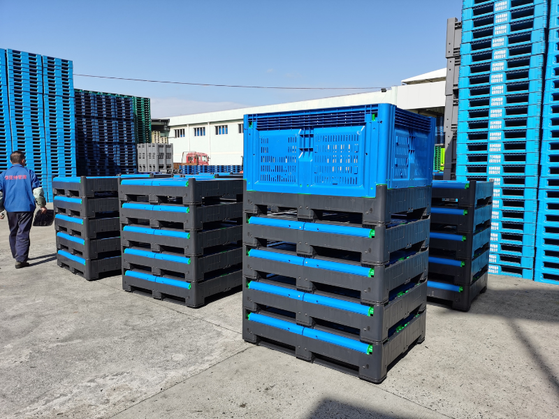 stackable pallet boxes