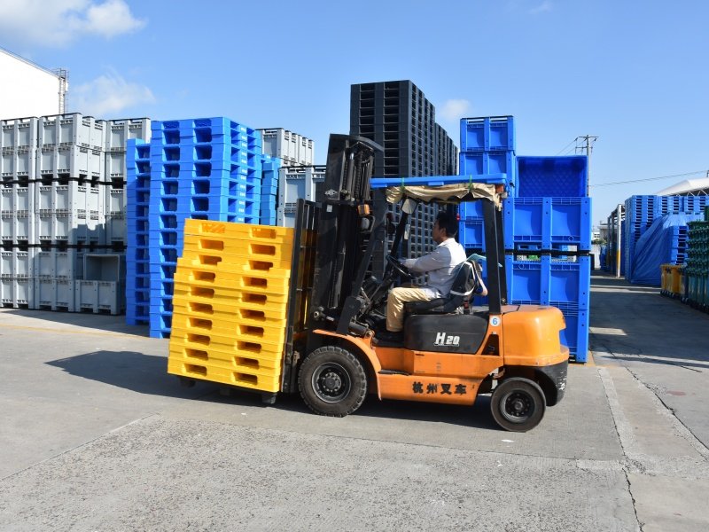 industrial plastic pallets