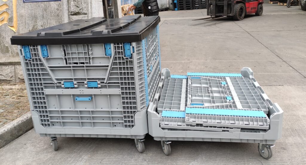 plastic pallet box on wheels