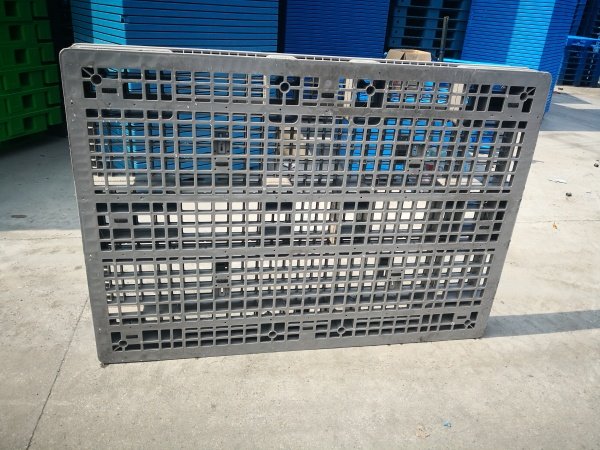 De que são feitos os paletes de plástico?