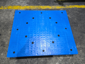 Paleta de plástico higiénica apilable de 1200 × 1000 mm y 3 patines | z1210pha