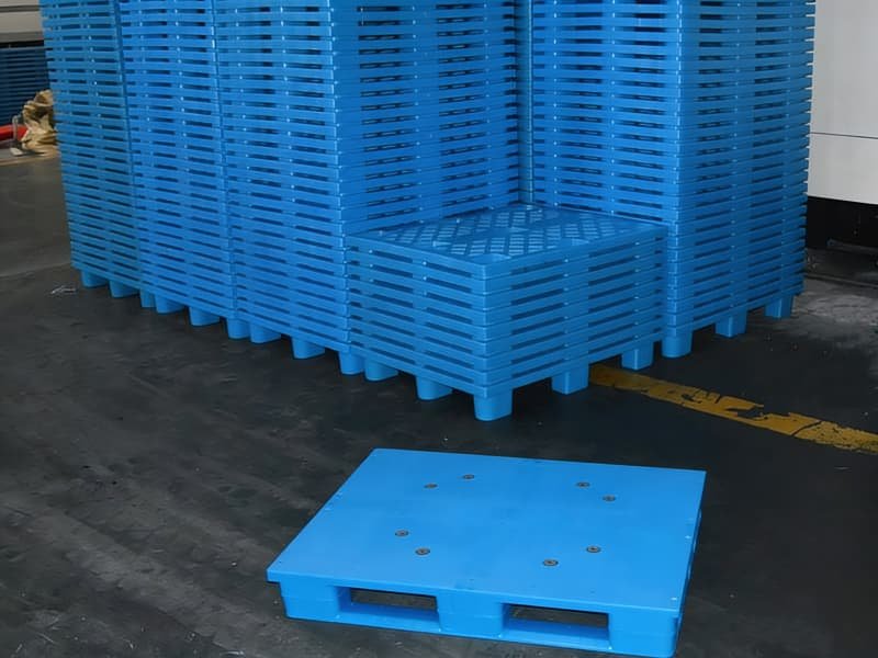 nestable pallet and stackable pallet