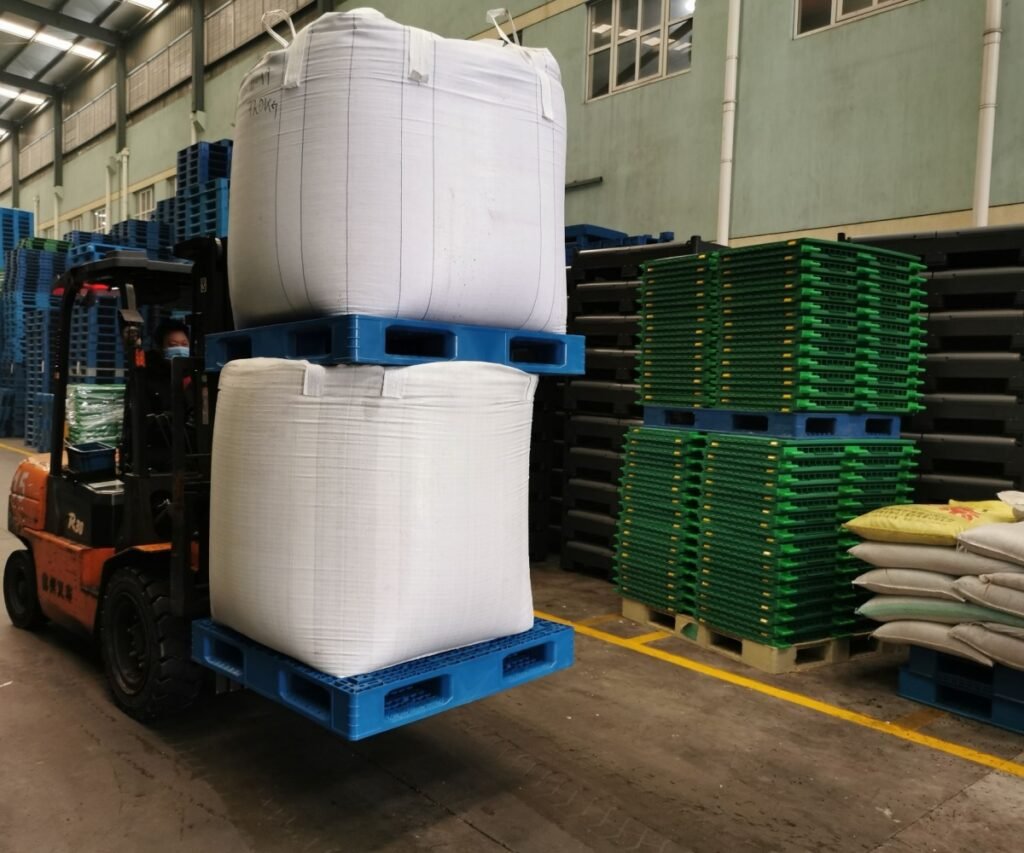 stackable plastic pallet advantage