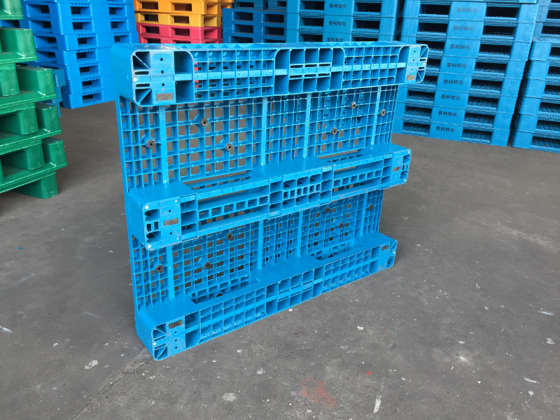 reusable plastic pallets