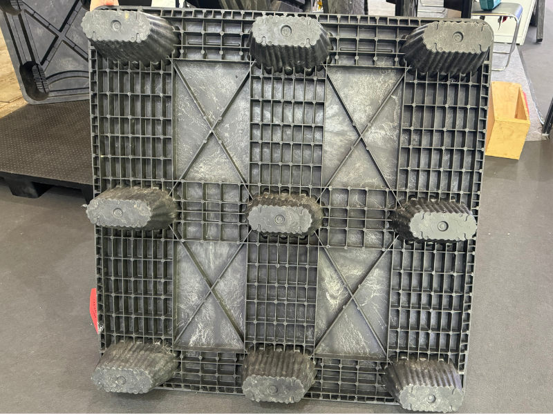 compression molding plastic pallet