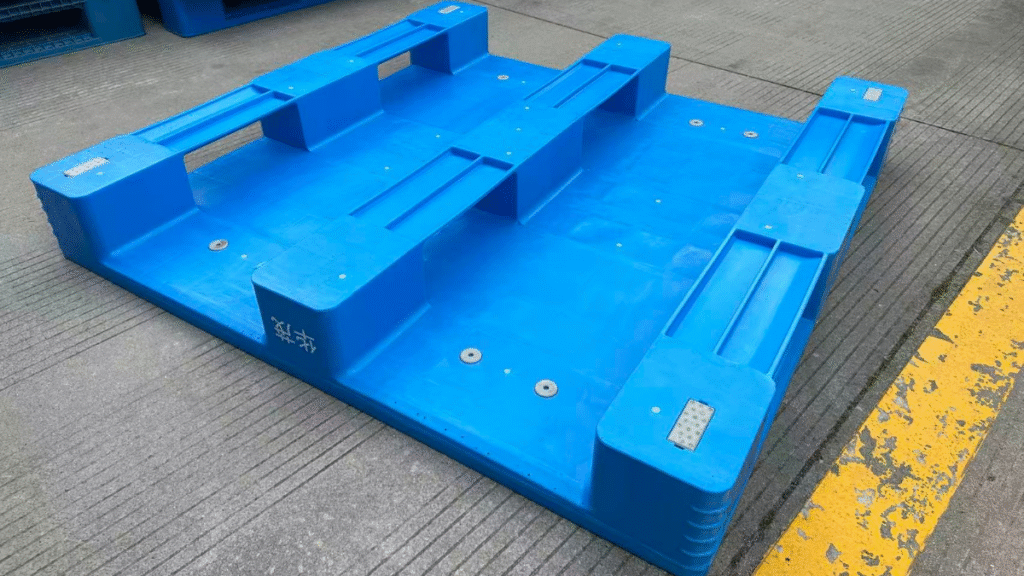 plastic pallets free of splinters and nails