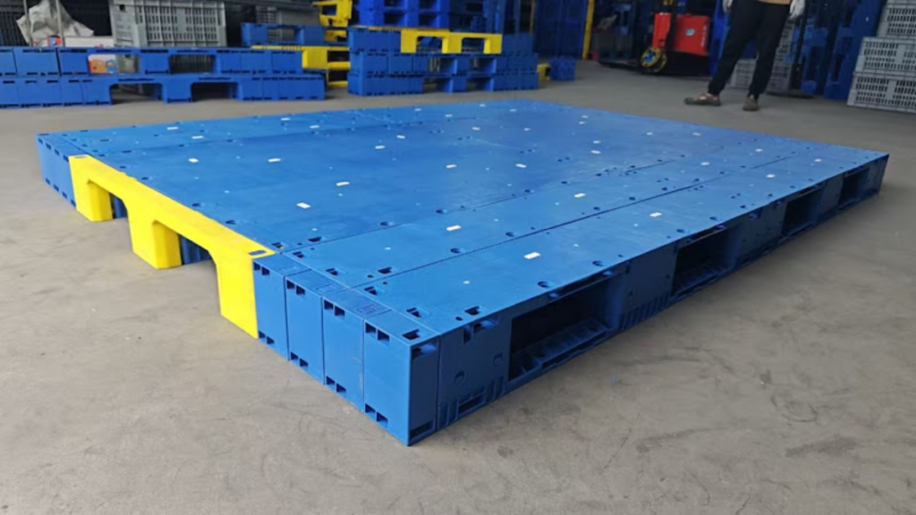 demonstration of forklift entry for handling modular plastic pallets