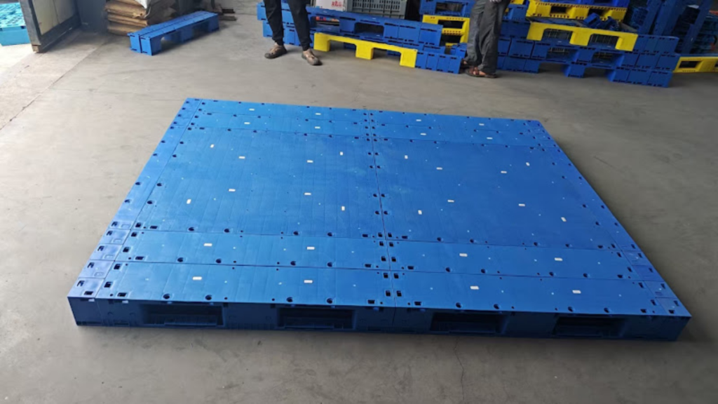 demonstration of the anti slip performance of the modular plastic pallet surface