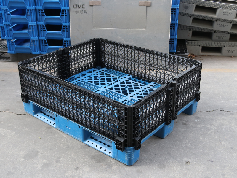 black plastic pallet collars installed on the grid structure of a pallet