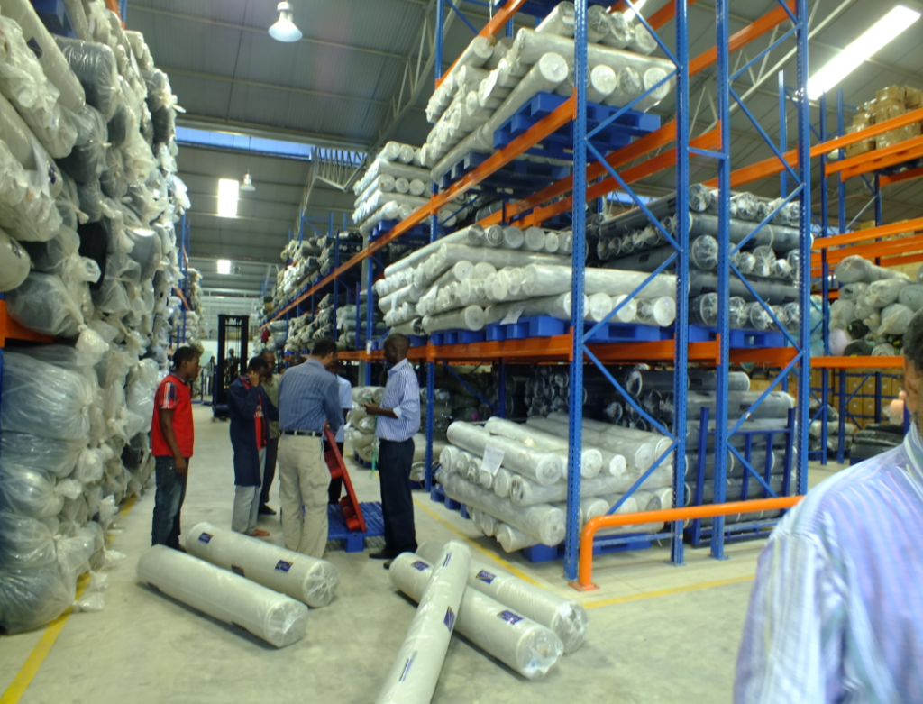 1400 x 1200 mm rackable plastic pallets for textile roll storage