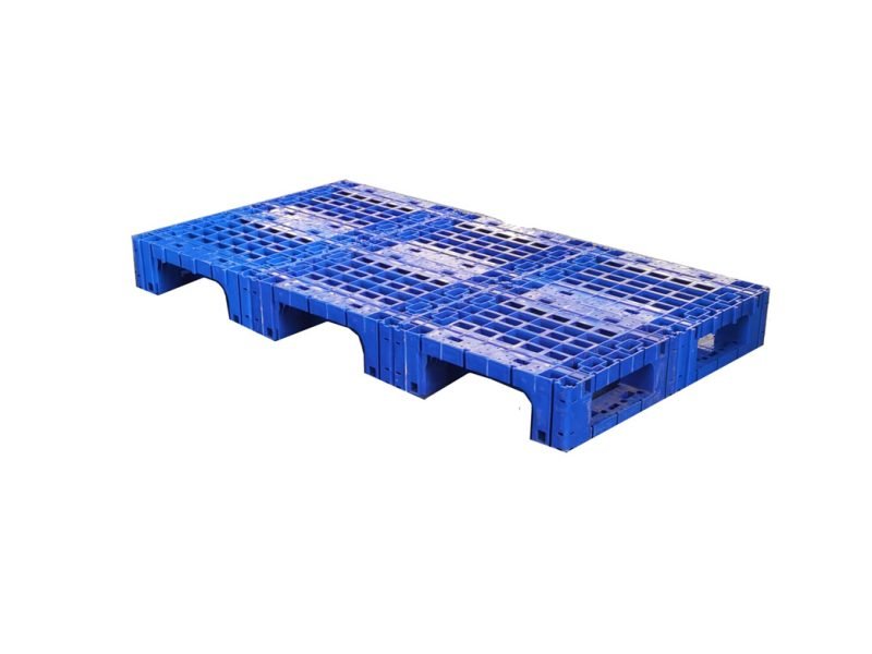 Plastic splicing pallet with reinforced three-runner base, ideal for forklift operation and heavy-duty industrial use
