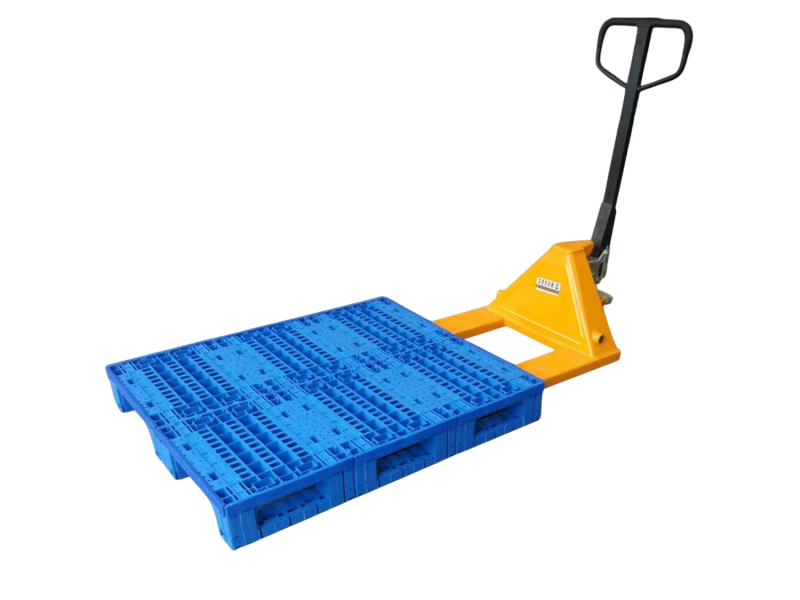 Blue heavy duty 3 runners splicing pallet, which can be lifted by manual hydraulic forklift