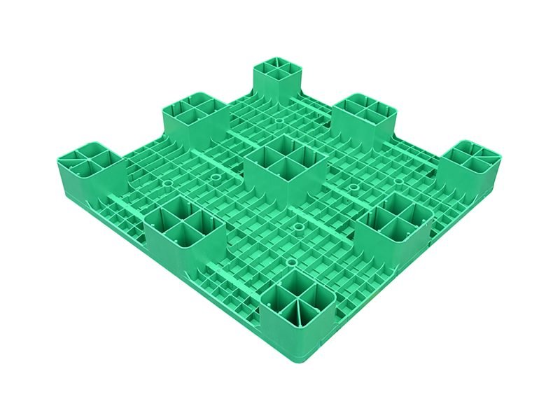 A green 9 Legs Flat Stackable Plastic Pallet, featuring a flat top and nine sturdy legs, ideal for stackable storage.