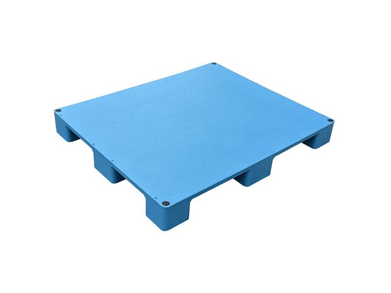 A blue 9 legs flat hygienic stackable export plastic pallet, designed for export and hygienic purposes with a smooth surface and sturdy structure.