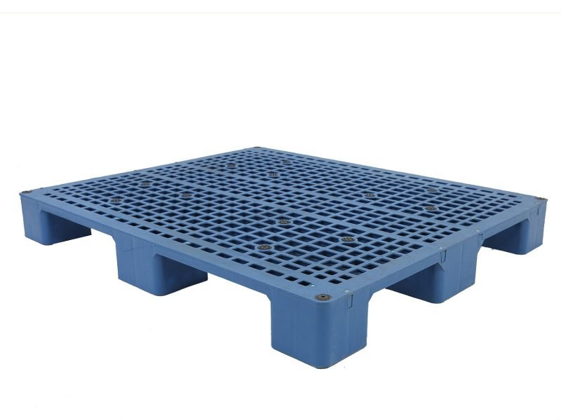A blue 9 Legs Grid Plastic Pallet for Ground Use, with a grid design and nine legs, suitable for ground - based applications.