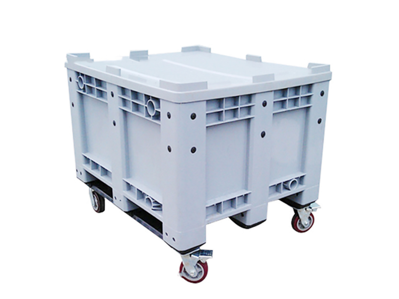bulk container with casters