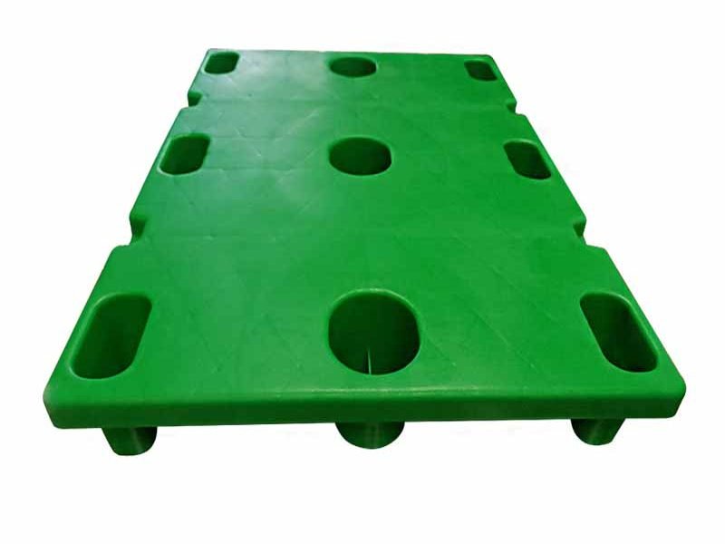 A green 9 Legs Printing Plastic Pallet, equipped with nine legs, suitable for use in the printing sector.
