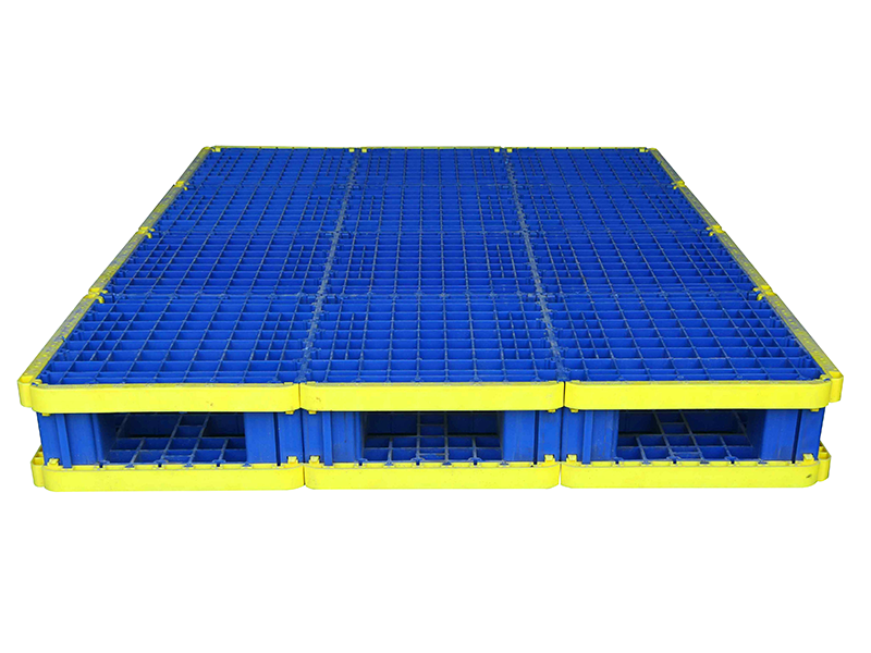 Front view of blue double-sided plastic splicing pallet, with three modules horizontally and three modules vertically, with yellow protective edges